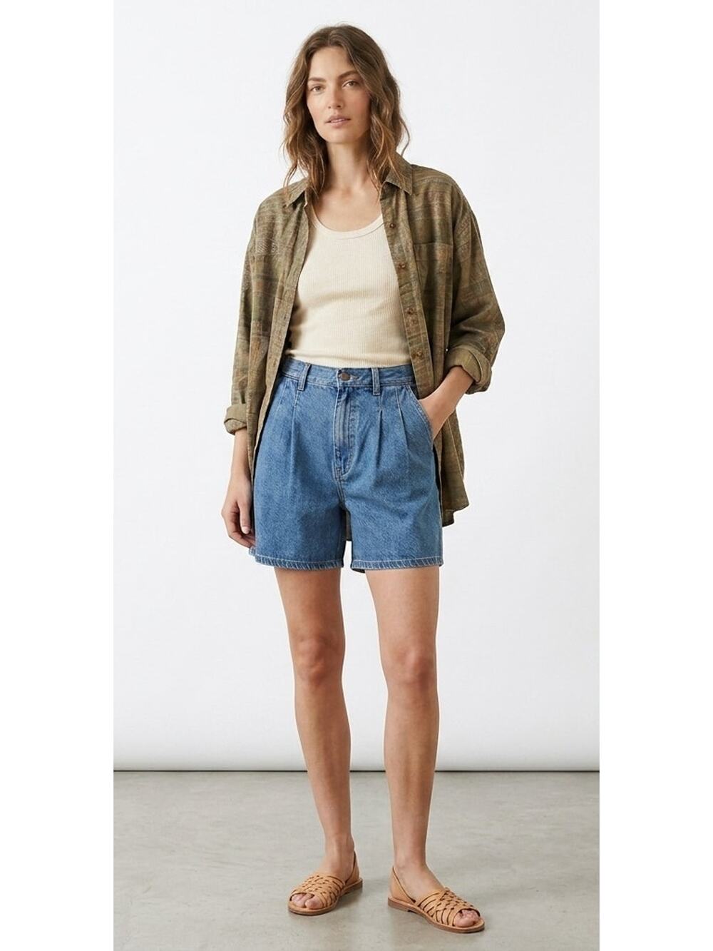 Vintage Croft & Barrow Pleated High Rise Medium Wash Denim Shorts Jorts 34
